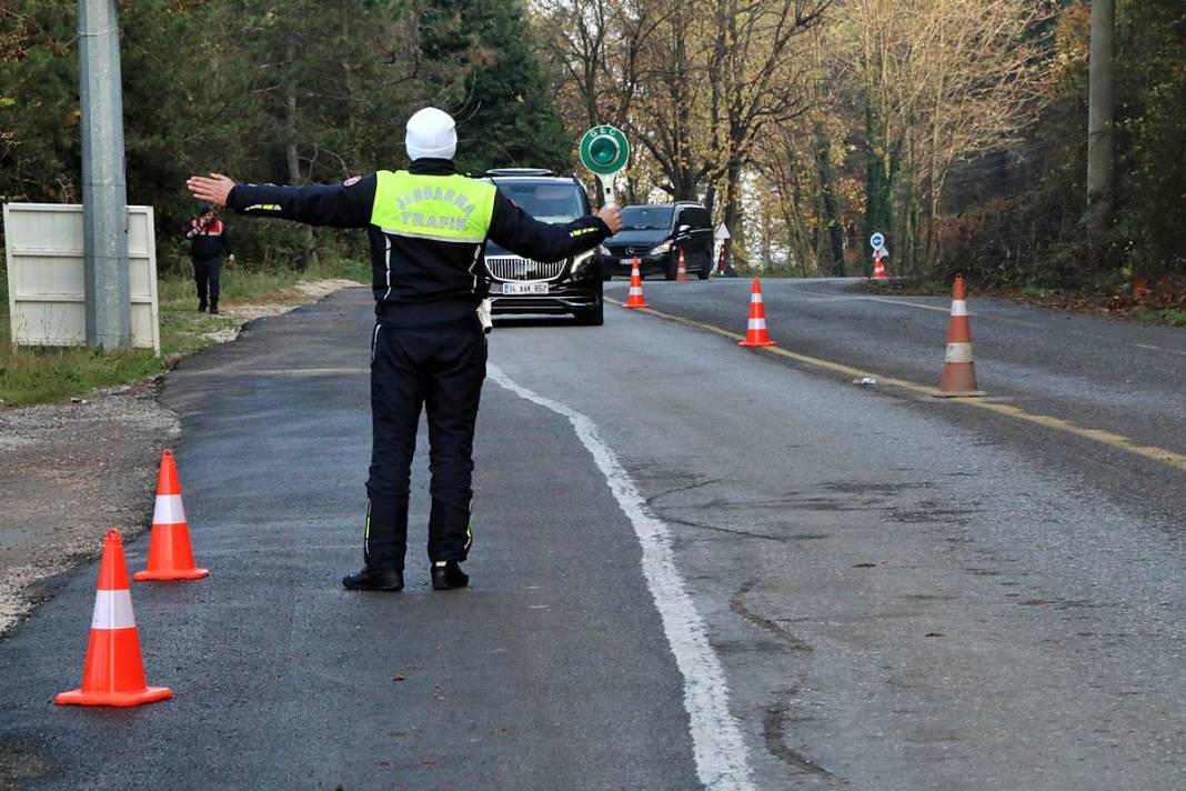 O kentte sıkı denetim: Didik didik kontrol ediliyor! Polisin verdiği broşür dikkati çekti 6